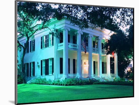 The Governor's Mansion is Shown August 30, 2000, in Austin, Texas-Harry Cabluck-Mounted Photographic Print