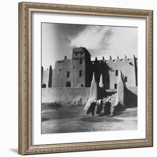 The Great mosque at Djenne-Werner Forman-Framed Giclee Print