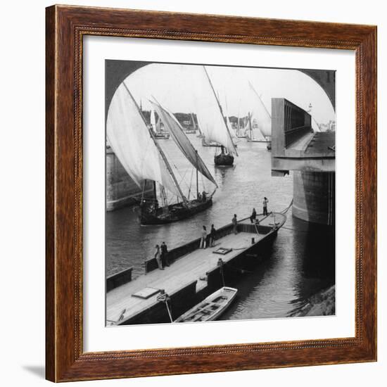 The Great Nile Bridge, Cairo, Egypt, 1905-Underwood & Underwood-Framed Photographic Print