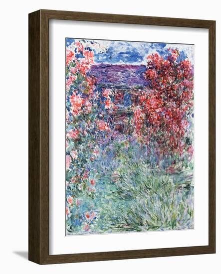 The House at Giverny Under the Roses, 1925-Claude Monet-Framed Giclee Print