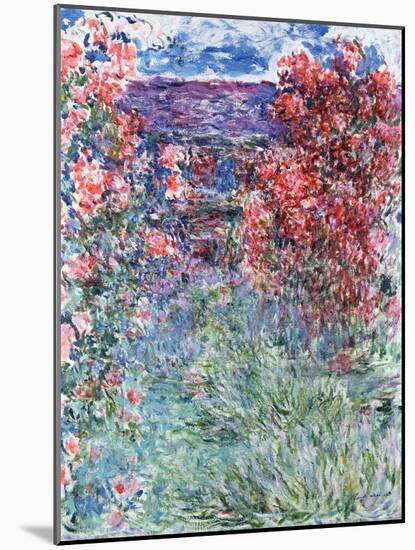 The House at Giverny Under the Roses, 1925-Claude Monet-Mounted Giclee Print