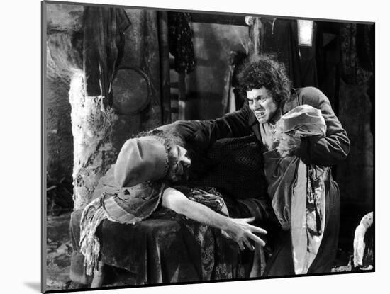 THE HUNCHBACK OF NOTRE DAME by Wallace Worsley-null-Mounted Photo