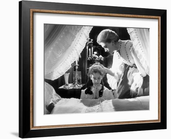 The Innocents, Pamela Franklin, Deborah Kerr, 1961-null-Framed Photo