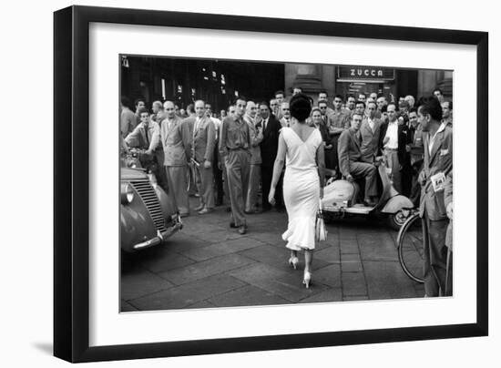 The Italians Turn, Milan 1954-Mario de Biasi-Framed Giclee Print