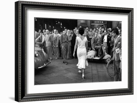 The Italians Turn, Milan 1954-Mario de Biasi-Framed Giclee Print