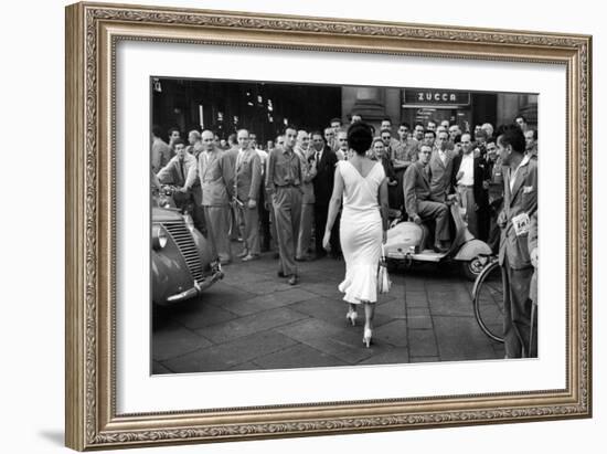 The Italians Turn, Milan 1954-Mario de Biasi-Framed Premium Giclee Print
