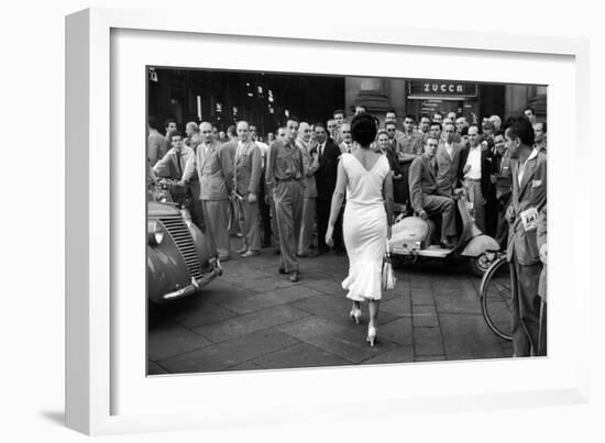 The Italians Turn, Milan 1954-Mario de Biasi-Framed Premium Giclee Print