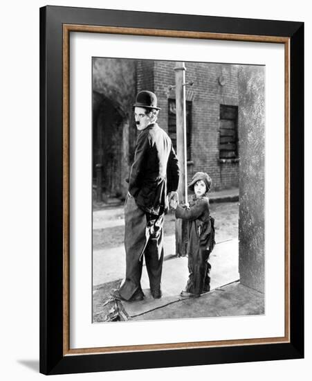 The Kid, Charles Chaplin, Jackie Coogan, 1921-null-Framed Photo