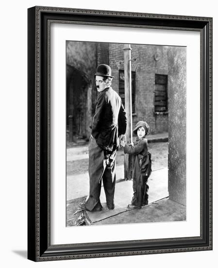 The Kid, Charles Chaplin, Jackie Coogan, 1921-null-Framed Photo