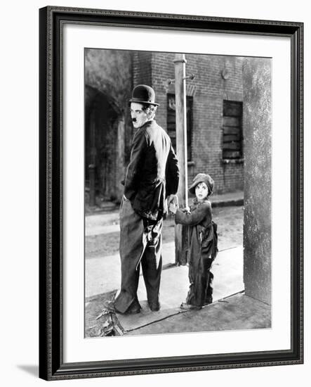 The Kid, Charles Chaplin, Jackie Coogan, 1921-null-Framed Photo