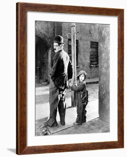 The Kid, Charles Chaplin, Jackie Coogan, 1921-null-Framed Photo