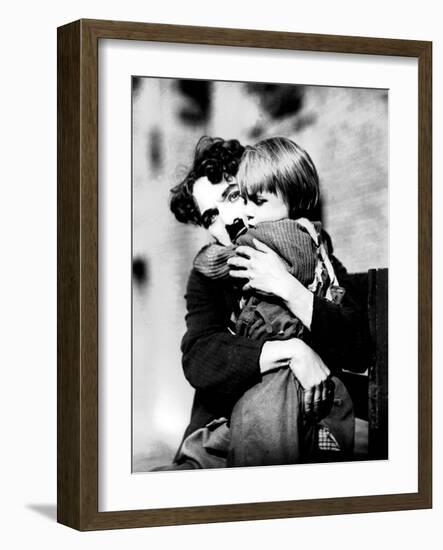 The Kid, Charlie Chaplin, Jackie Coogan, 1921-null-Framed Photo