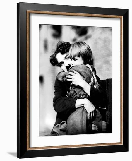The Kid, Charlie Chaplin, Jackie Coogan, 1921-null-Framed Photo