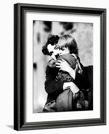 The Kid, Charlie Chaplin, Jackie Coogan, 1921-null-Framed Photo