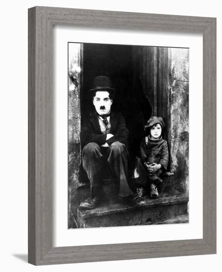 The Kid, Charlie Chaplin, Jackie Coogan, 1921-null-Framed Photographic Print