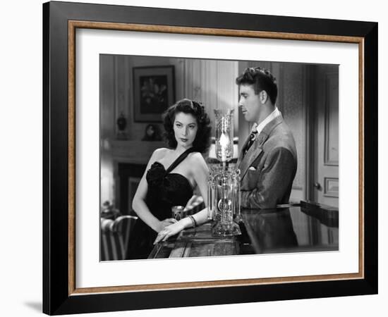 THE KILLERS, 1946 directed by ROBERT SIODMAK Ava Gardner / Burt Lancaster (b/w photo)-null-Framed Photo