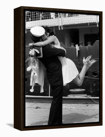 The Kiss-null-Framed Premier Image Canvas