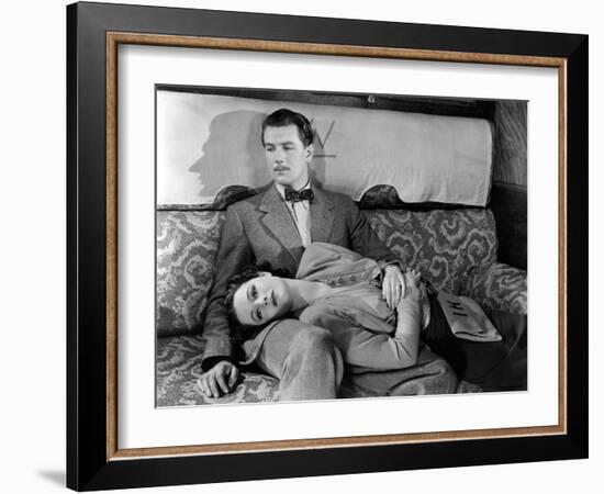 The Lady Vanishes, Michael Redgrave, Margaret Lockwood, 1938-null-Framed Photo