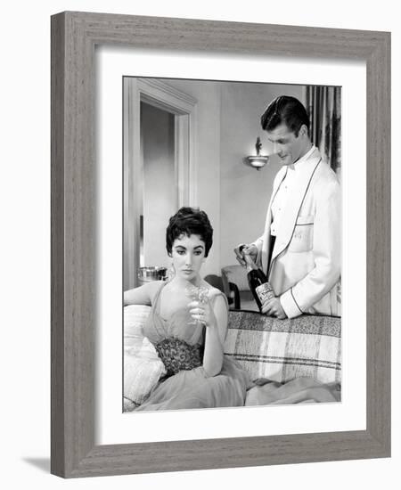 THE LAST TIME I SAW PARIS, 1954 directed by RICHARD BROOKS Elizabeth Taylor / Roger Moore (b/w phot-null-Framed Photo