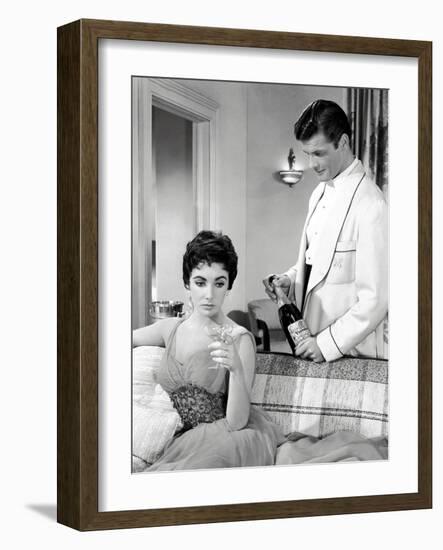 THE LAST TIME I SAW PARIS, 1954 directed by RICHARD BROOKS Elizabeth Taylor / Roger Moore (b/w phot-null-Framed Photo