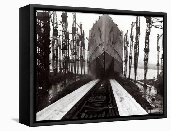 The Launch of the Ship the Queen Mary-null-Framed Premier Image Canvas