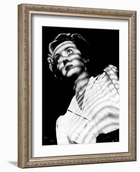 The Letter, Bette Davis, 1940-null-Framed Photo