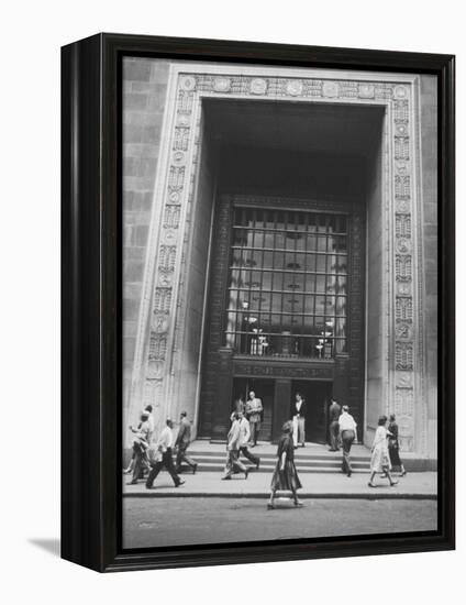 The Main Entrance to the Chase Manhattan Bank-Al Fenn-Framed Premier Image Canvas