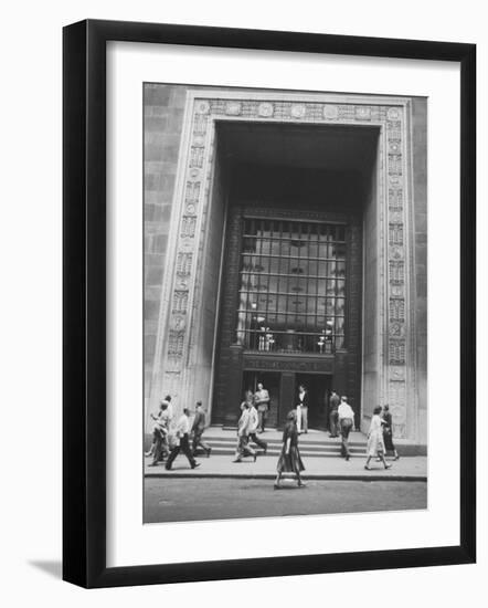 The Main Entrance to the Chase Manhattan Bank-Al Fenn-Framed Photographic Print