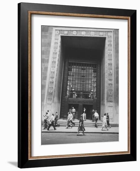 The Main Entrance to the Chase Manhattan Bank-Al Fenn-Framed Photographic Print