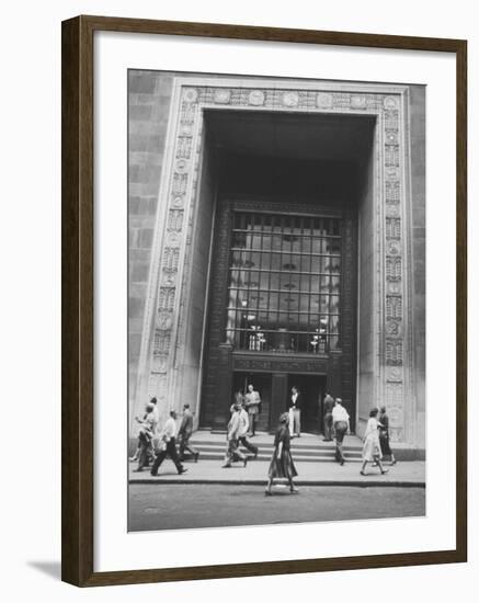 The Main Entrance to the Chase Manhattan Bank-Al Fenn-Framed Photographic Print