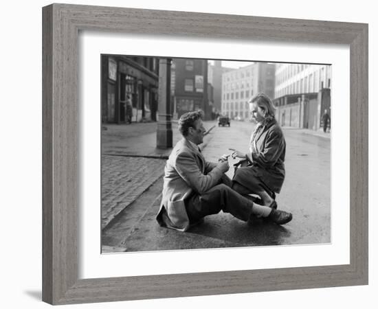 The Man In The White Suit, Alec Guinness, Joan Greenwood, 1951-null-Framed Photo