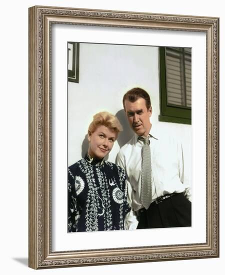 THE MAN WHO KNEW TOO MUCH, 1956 directed by ALFRED HITCHCOCK Doris Day / James Stewart (photo)-null-Framed Photo