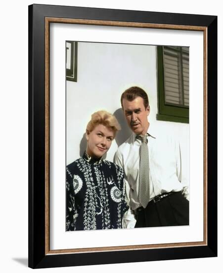 THE MAN WHO KNEW TOO MUCH, 1956 directed by ALFRED HITCHCOCK Doris Day / James Stewart (photo)-null-Framed Photo