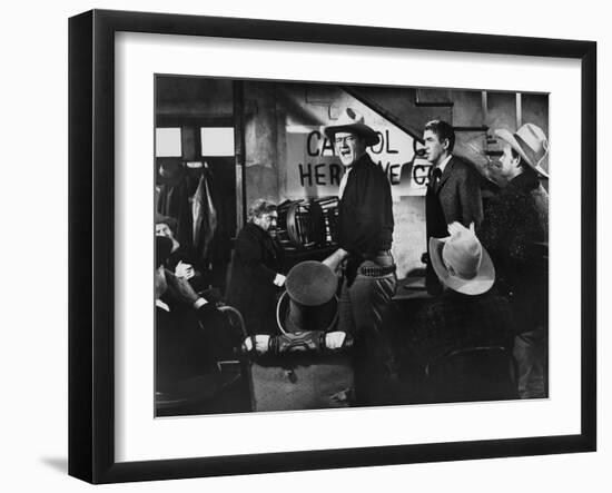 THE MAN WHO SHOT LIBERTY VALANCE, 1962 directed by JOHN FORD John Wayne and James Stewart (b/w phot-null-Framed Photo