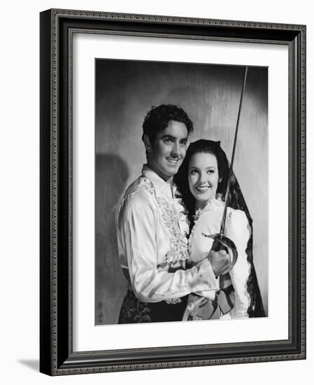 THE MARK OF ZORRO, 1940 directed by ROUBEN MAMOULIAN Tyrone Power and Linda Darnell (b/w photo)-null-Framed Photo