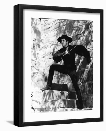 THE MARK OF ZORRO, 1940 directed by ROUBEN MAMOULIAN Tyrone Power (b/w photo)-null-Framed Photo