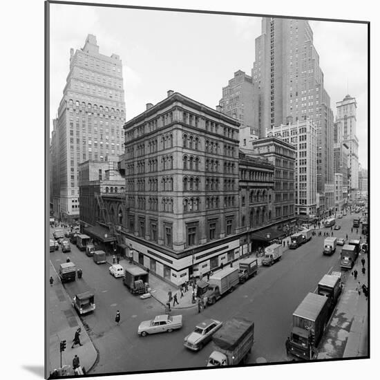 The Metropolitan Opera House in New York City-null-Mounted Photographic Print