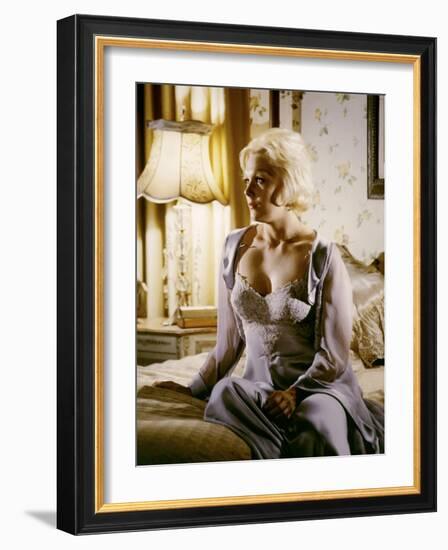 THE NOTORIOUS LANDLADY, 1961 DIRECETD BY RICHARD QUINE, script Blake Edwards, Kim Novak (photo)-null-Framed Photo