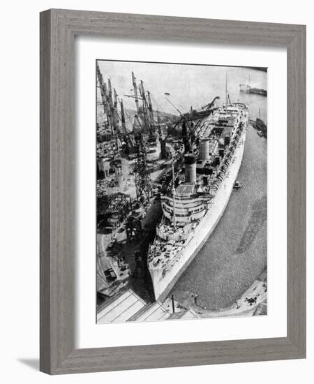 The Ocean Liner RMS Queen Mary, Clydebank, Glasgow, 1934-null-Framed Giclee Print