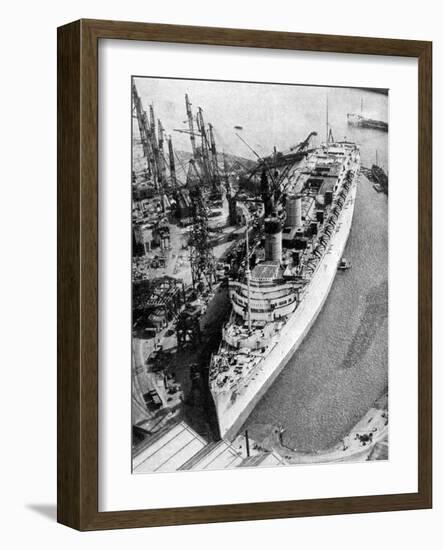 The Ocean Liner RMS Queen Mary, Clydebank, Glasgow, 1934-null-Framed Giclee Print