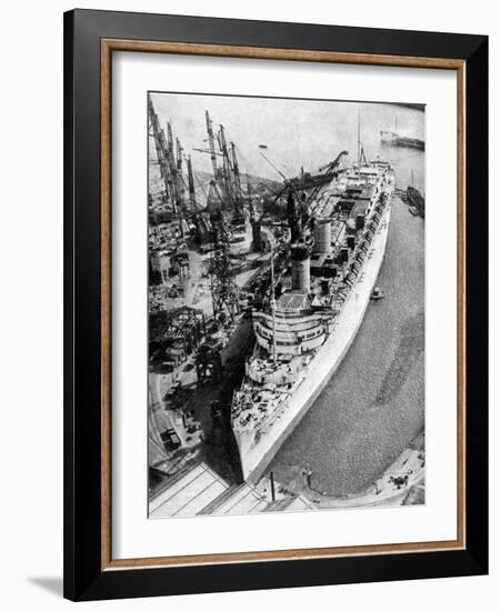 The Ocean Liner RMS Queen Mary, Clydebank, Glasgow, 1934-null-Framed Giclee Print