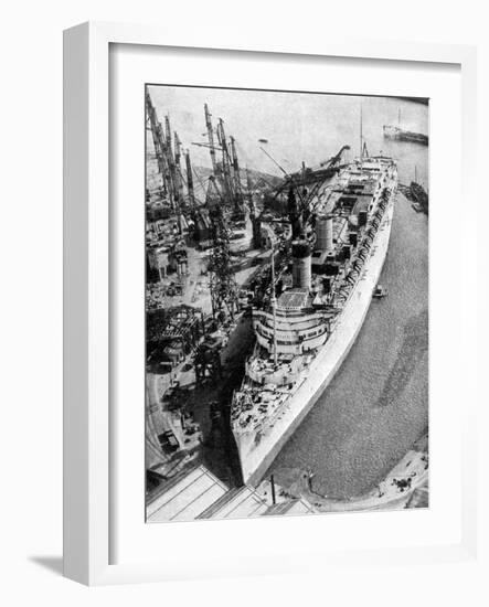 The Ocean Liner RMS Queen Mary, Clydebank, Glasgow, 1934-null-Framed Giclee Print