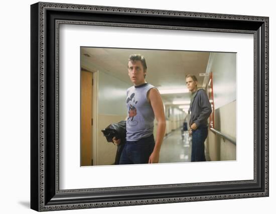 THE OUTSIDERS, 1982 directed by FRANCIS FORD COPPOLA Emilio Estevez andThomas C. Howell (photo)-null-Framed Photo