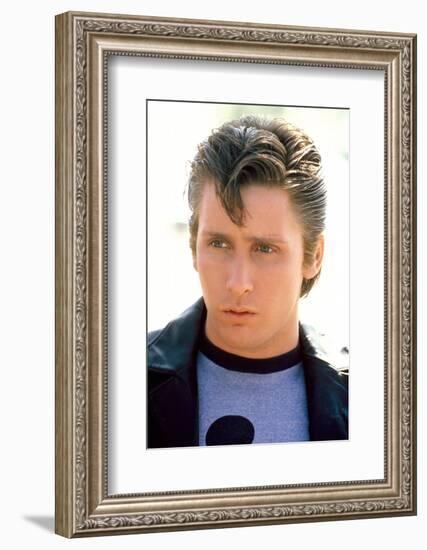 THE OUTSIDERS, 1982 directed by FRANCIS FORD COPPOLA Emilio Estevez (photo)-null-Framed Photo