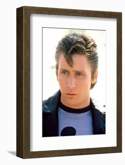 THE OUTSIDERS, 1982 directed by FRANCIS FORD COPPOLA Emilio Estevez (photo)-null-Framed Photo