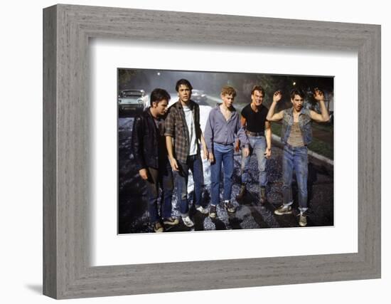 THE OUTSIDERS, 1982 directed by FRANCIS FORD COPPOLA Emilio Estevez, Rob Lowe, Thomas C. Howell, Pa-null-Framed Photo