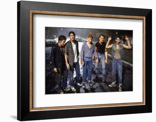 THE OUTSIDERS, 1982 directed by FRANCIS FORD COPPOLA Emilio Estevez, Rob Lowe, Thomas C. Howell, Pa-null-Framed Photo