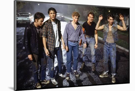 THE OUTSIDERS, 1982 directed by FRANCIS FORD COPPOLA Emilio Estevez, Rob Lowe, Thomas C. Howell, Pa-null-Mounted Photo