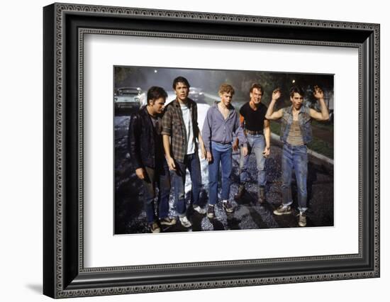 THE OUTSIDERS, 1982 directed by FRANCIS FORD COPPOLA Emilio Estevez, Rob Lowe, Thomas C. Howell, Pa-null-Framed Photo