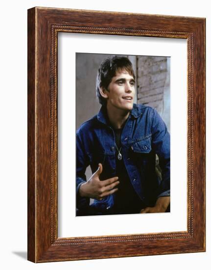 THE OUTSIDERS, 1982 directed by FRANCIS FORD COPPOLA Matt Dillon (photo)-null-Framed Photo